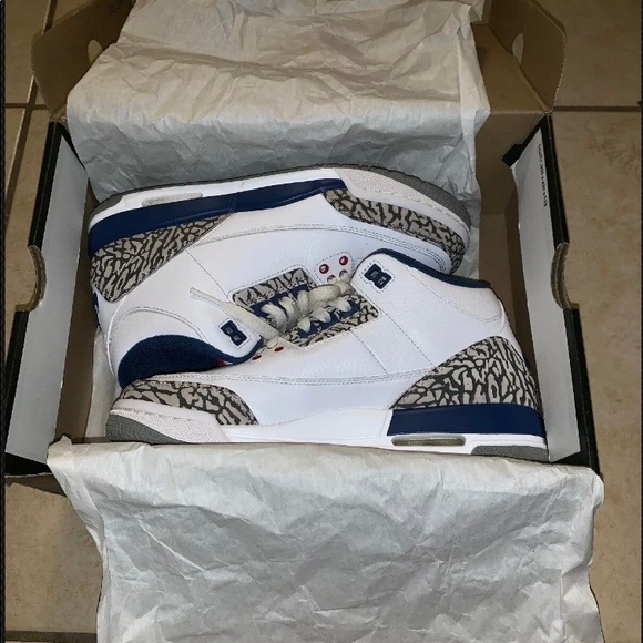 Gently used AIR JORDAN 3 RETRO